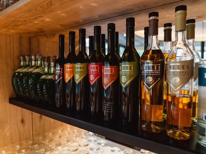 Wine Bar TOVINO Wine Bar TOVINO