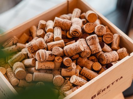 Wine Bar TOVINO Wine Bar TOVINO