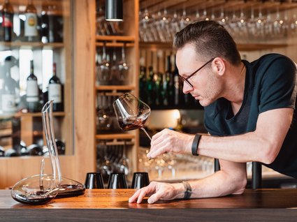 Wine Bar TOVINO Wine Bar TOVINO