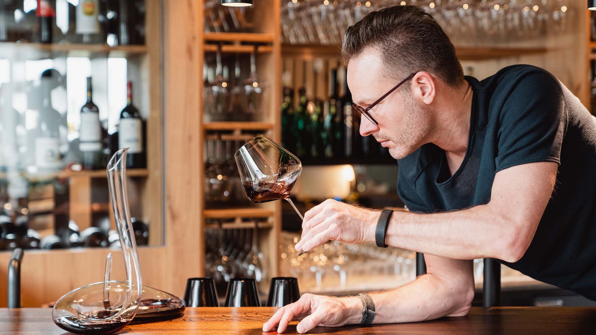 Natural Wine Bar TOVINO | 300+ Weine & Häppchen Natural Wine Bar TOVINO | 300+ Weine & Häppchen