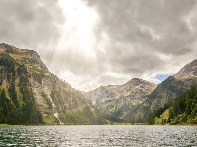 Wein & Wellness im Tannheimer Tal Wein & Wellness im Tannheimer Tal