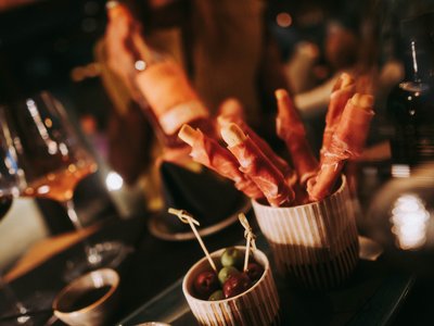 Wine Bar TOVINO Wine Bar TOVINO