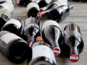 Wine Bar TOVINO Wine Bar TOVINO