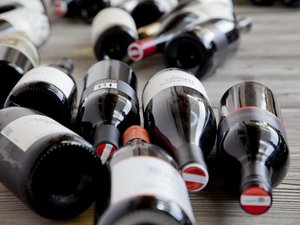 Wine Bar TOVINO Wine Bar TOVINO